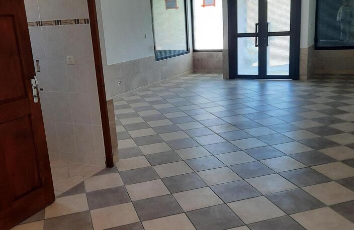 A louer Local professionnel   de 52 m²  sur Saint-André — photo 2