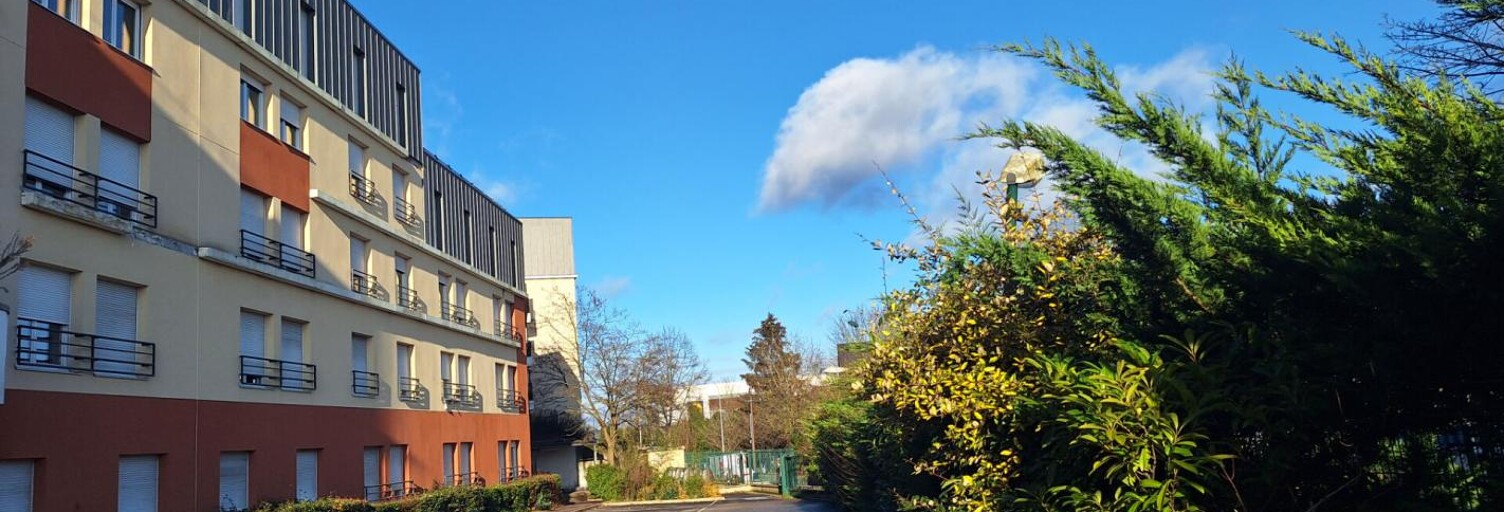 Appartement 1 Pièce 20 m² à vendre à Saint-Cyr-l'École (78210)