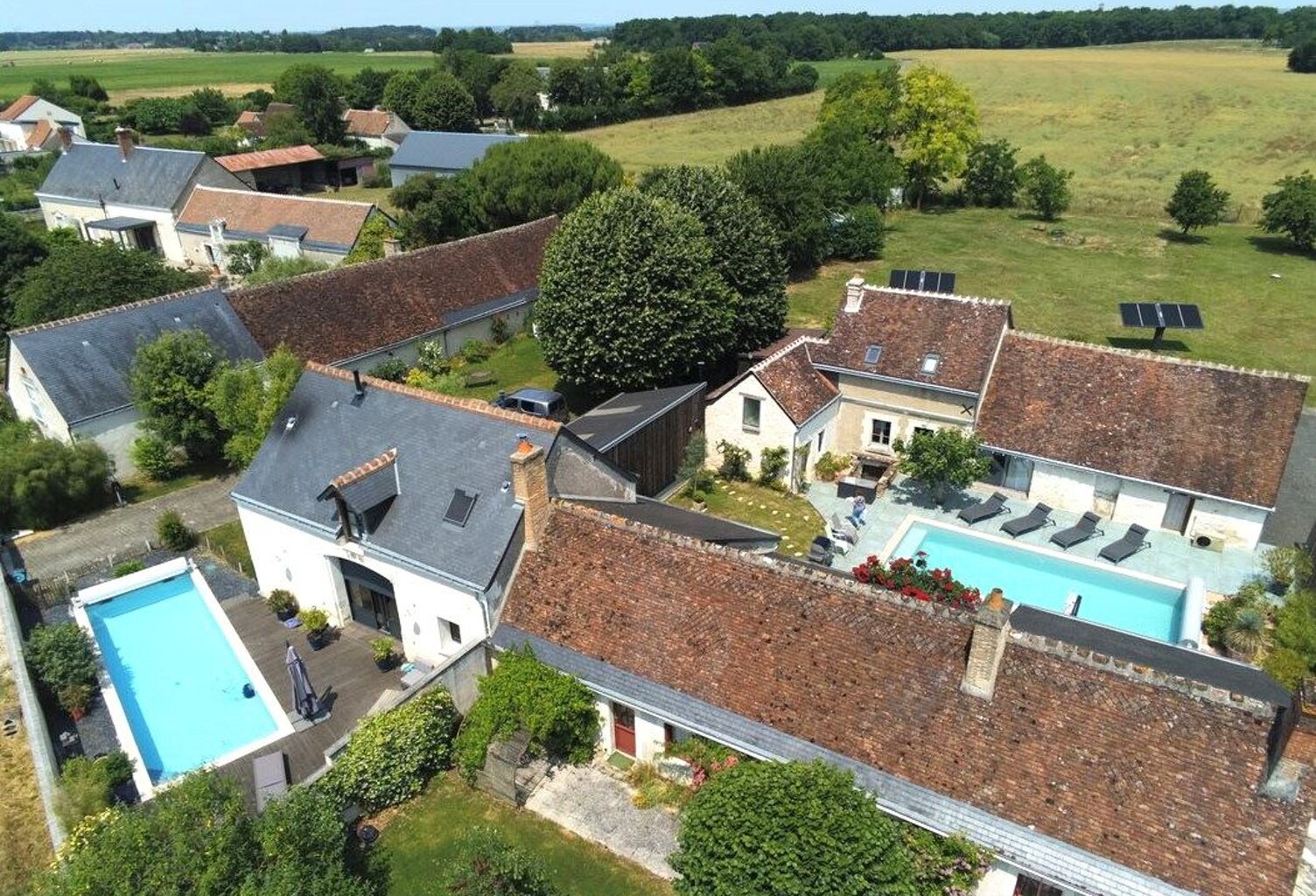 ENSEMBLE DE 3 MAISONS ET STUDIO — photo 1