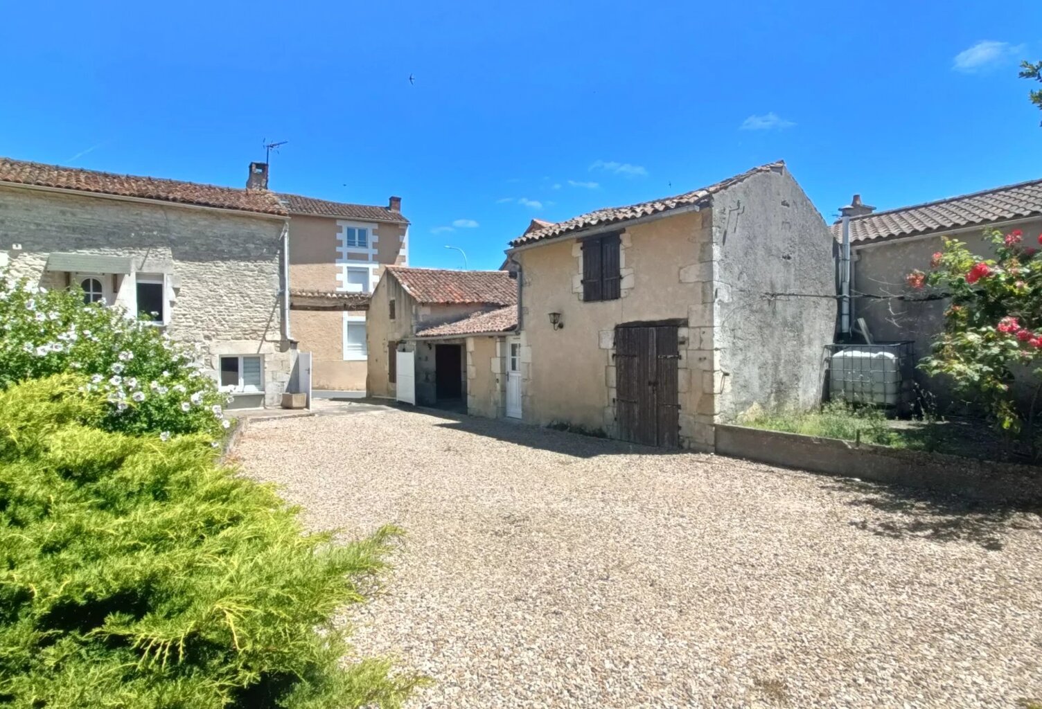 MAISON EN PIERRE + DÉPENDANCES CISSÉ — photo 1