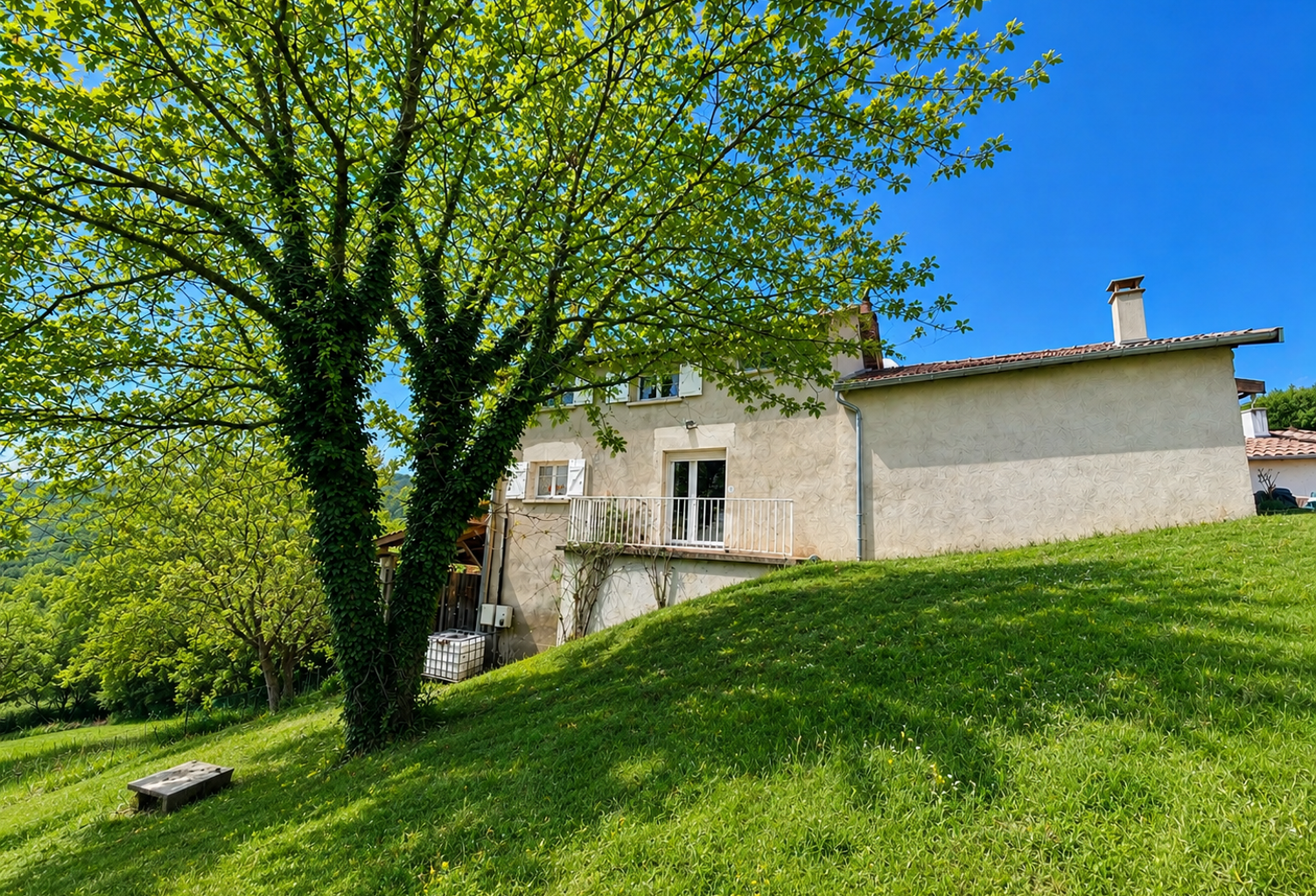BRUSSIEU 15 MN DE L'ARBRESLE MAISON 82 M2 DANS UN ÉCRIN DE V — photo 1