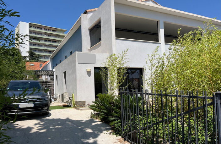 À Vendre   Bureau lumineux avec jardin privatif en centre-vi — photo 3
