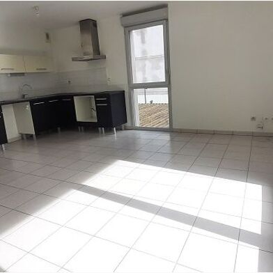 Appartement 3 pièces 818 €