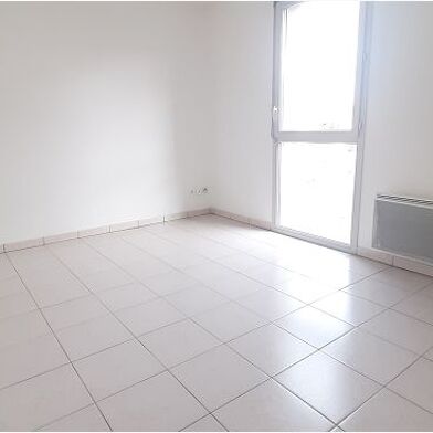 Appartement 3 pièces 823 €
