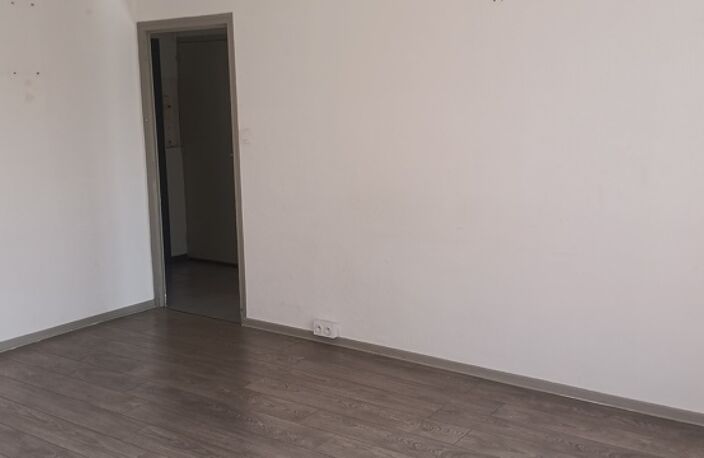 Vente appartement 4 pièces 65 m² Saint-Priest (69800) — photo 3