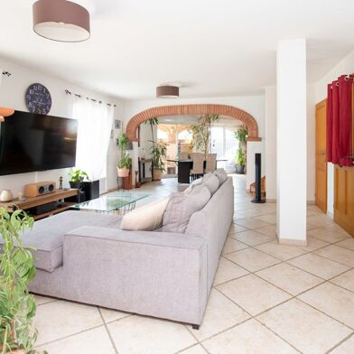 Maison 5 pièces 374400 €