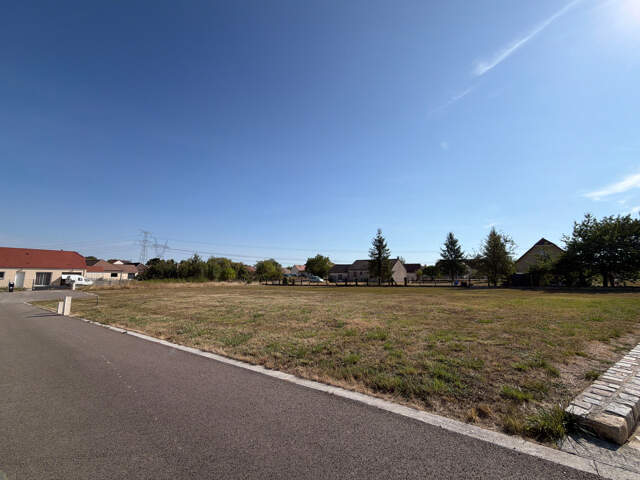 À vendre   Terrain constructible ( à bâtir) à Bouranton   87 — photo du bien