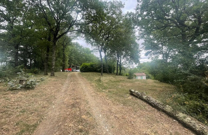 Terrain à bâtir de 1790 m2 avec une maison de 40 m2 à BRAGAY — photo 2