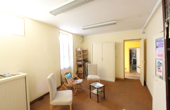 La Charité sur Loire, immeuble centre historique 8 pièces et — photo 2