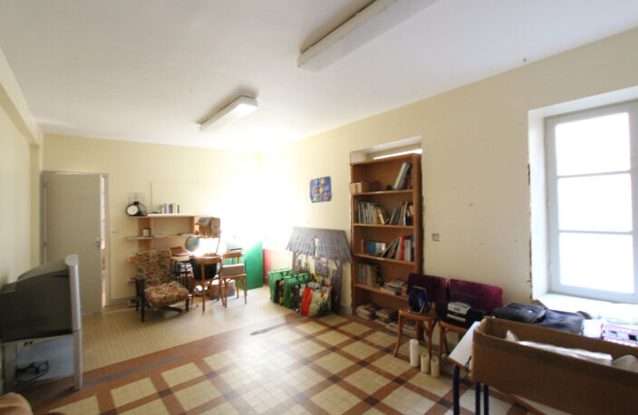La Charité sur Loire, immeuble centre historique 8 pièces et — photo 3
