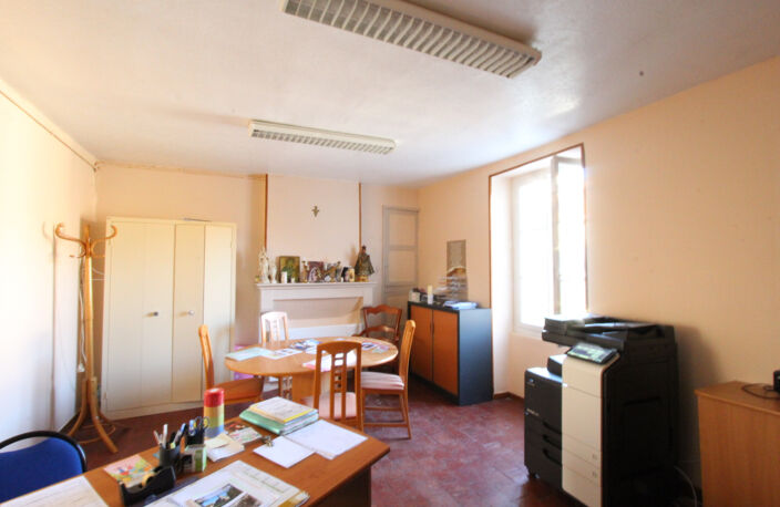 La Charité sur Loire, immeuble centre historique 8 pièces et — photo 4