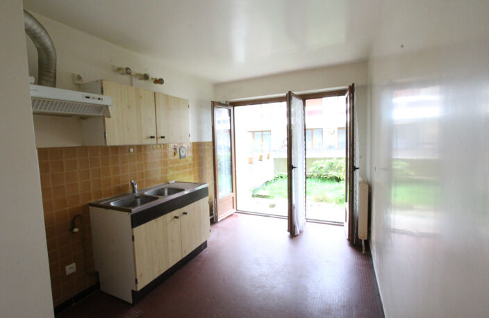 Centre-ville proche commerces et gare, appartement F3 et par — photo 4