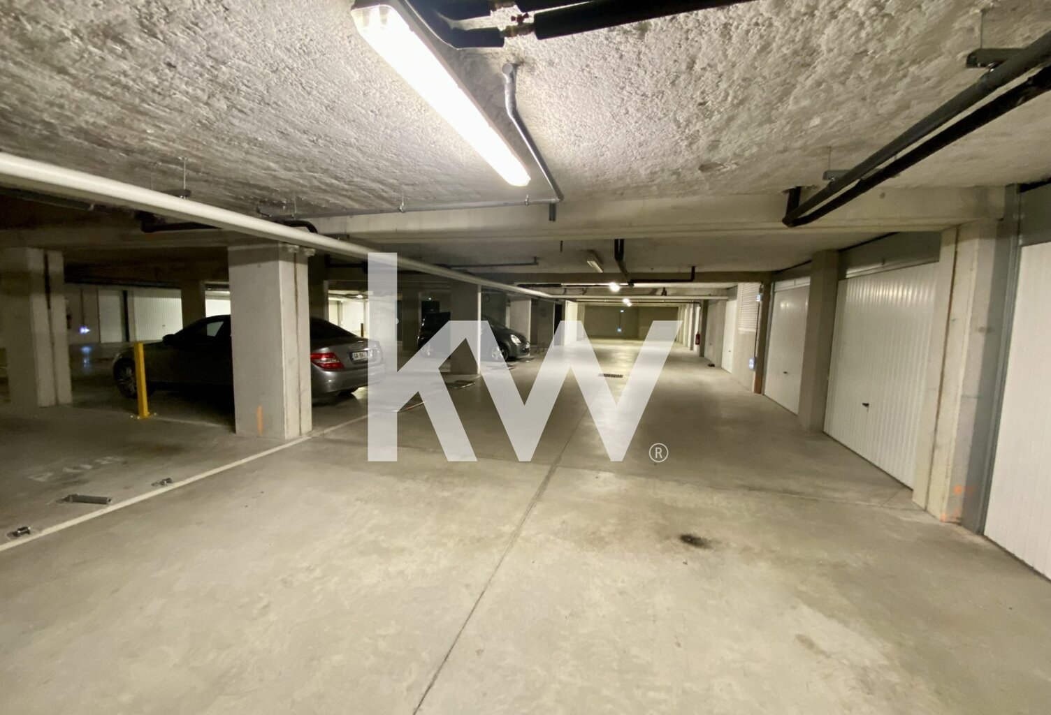 A VENDRE : GARAGE BOX - REIMS — photo 1