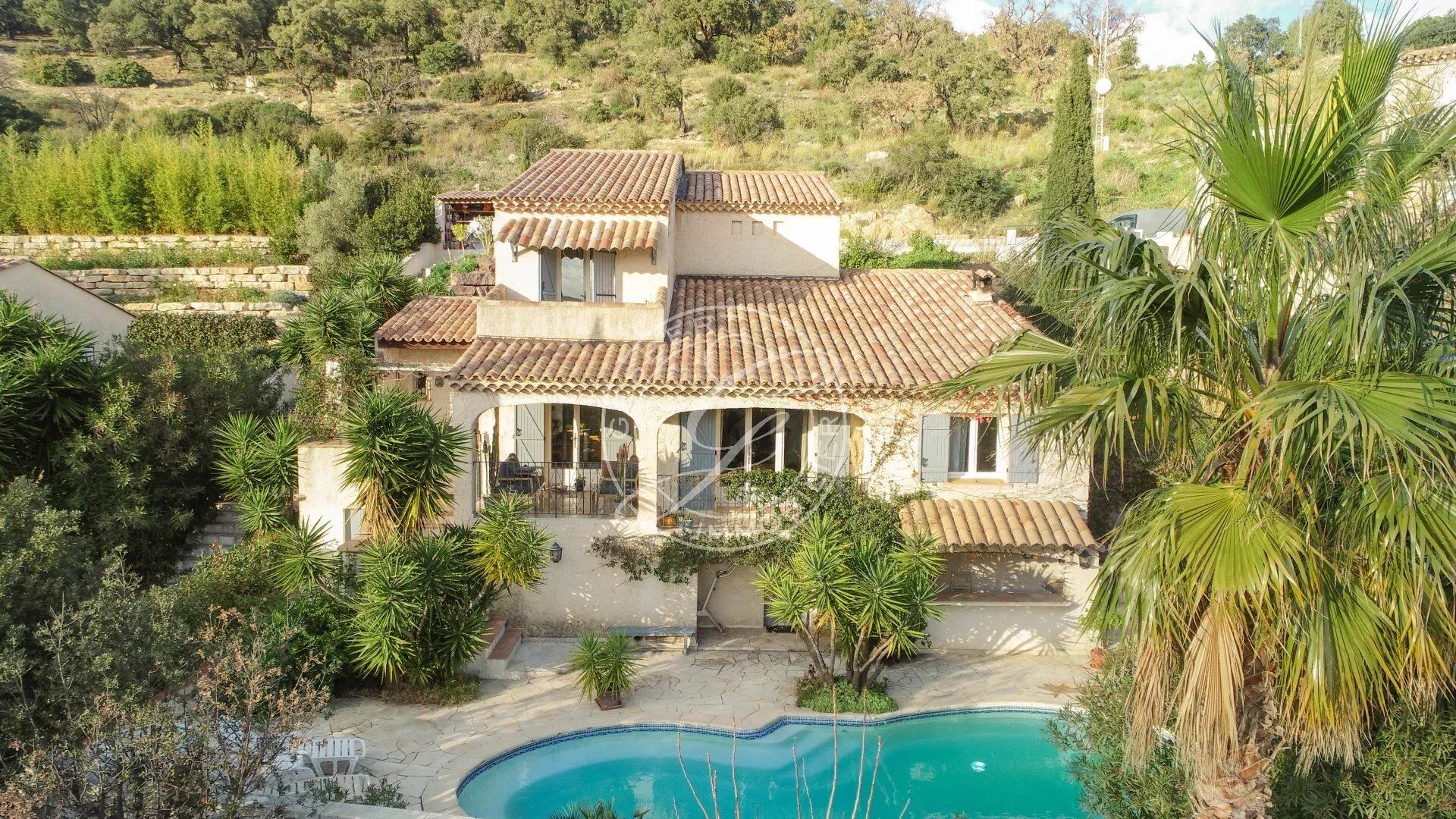 Villa / Maison  T5 à vendre Plan-de-la-Tour (Le) 83120