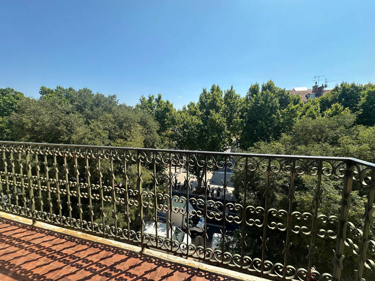 AIX EN PROVENCE - PROCHE PLACE DE LA ROTONDE - T1 dernier étage avec balcon — photo 1