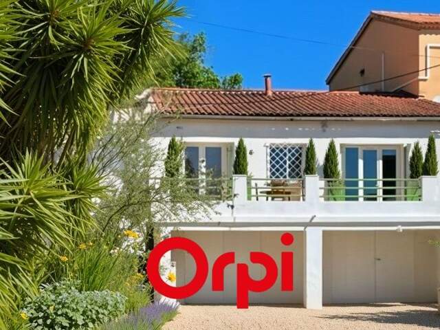 Maison avec potentiel de transformation – 61 m² habitables - combles, cave, 2 garages et dépendance — photo du bien