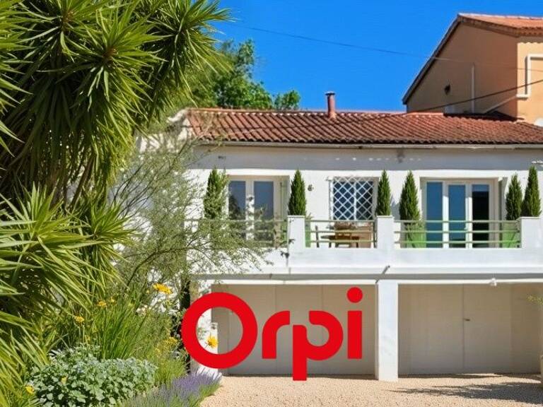 Maison avec potentiel de transformation – 61 m² habitables - combles, cave, 2 garages et dépendance — photo 1