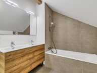 Duplex spacieux, 4 chambres, dernier étage AMBILLY  — photo 4