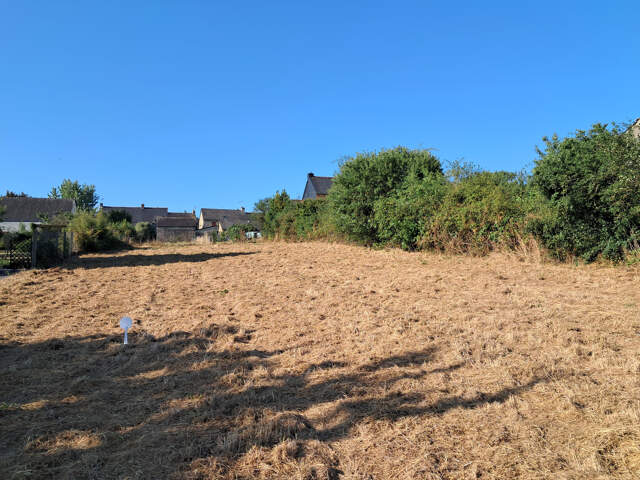 Terrain constructible de 999m2 — photo du bien