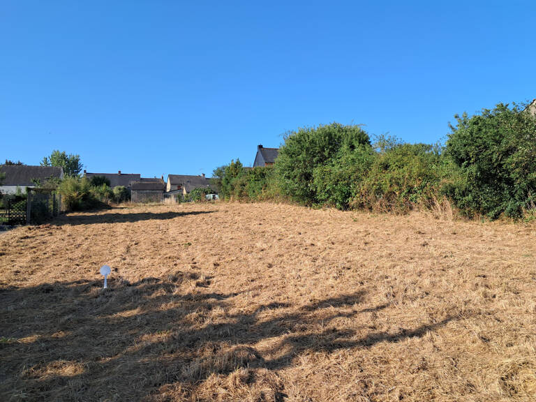 Terrain constructible de 999m2 — photo 1