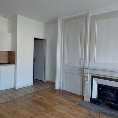 Appartement 3 pièces 890 €