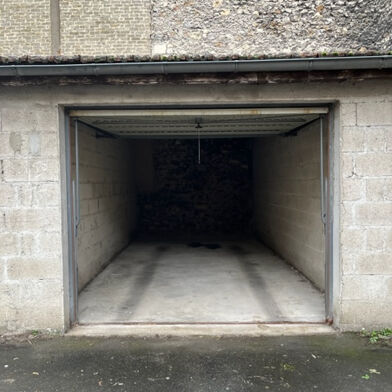 Garage  75 €