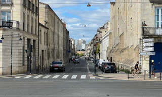 Garage   m² à louer à Bordeaux (33000)