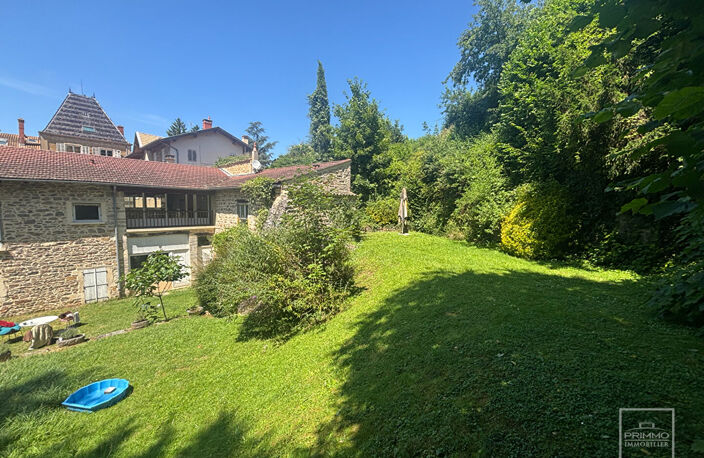 CHASSELAY - Maison Appartement 9 Pièces de 231 m² avec terrain privatif attenant — photo 3