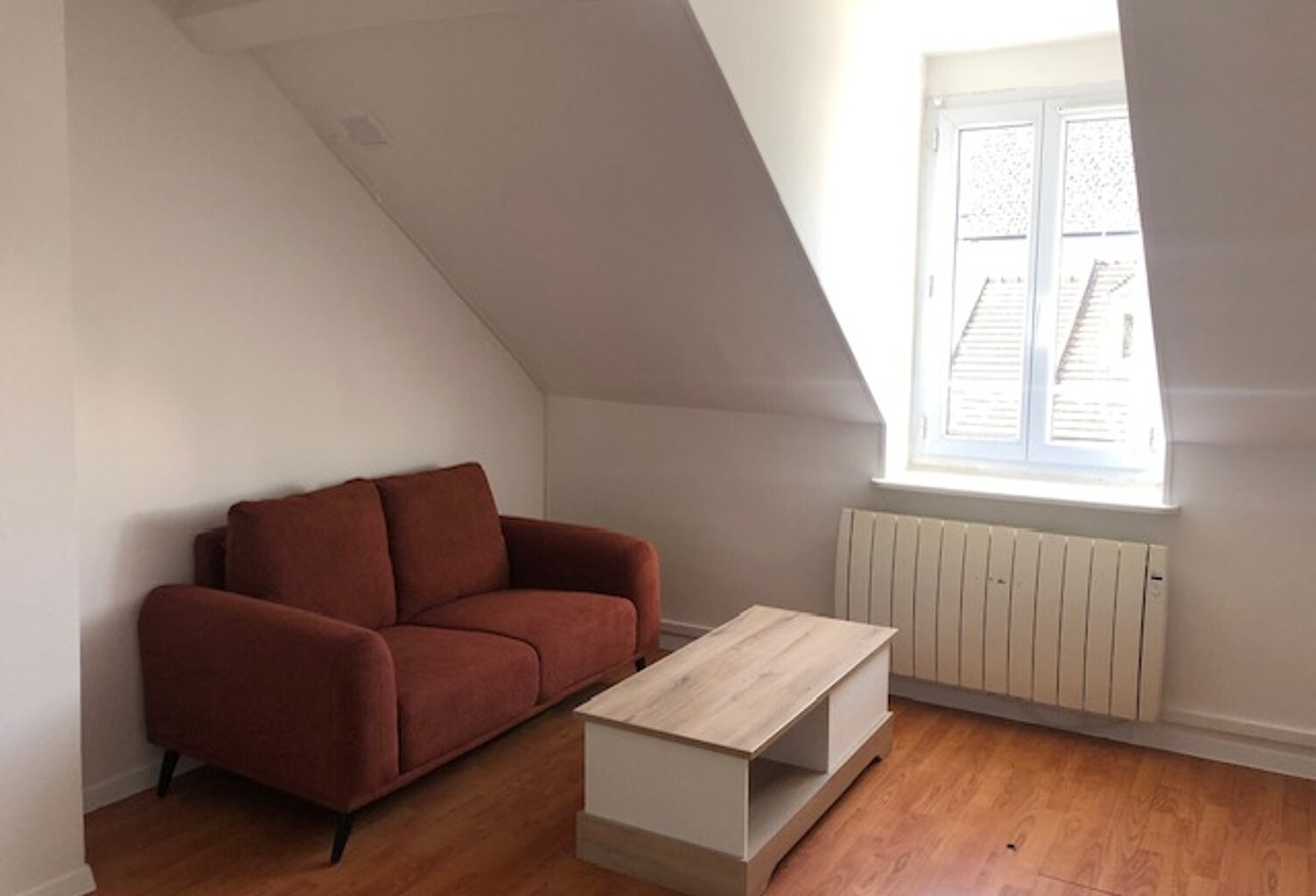 Beau F2 meublé lumineux - Coeur de ville, à 2 min de la gare Vernon-Giverny - 660 € — photo 1