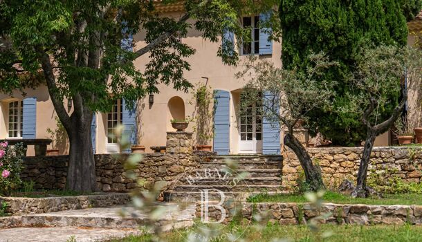 Villa / Maison 9 pièces  à vendre Aix-en-Provence 13100
