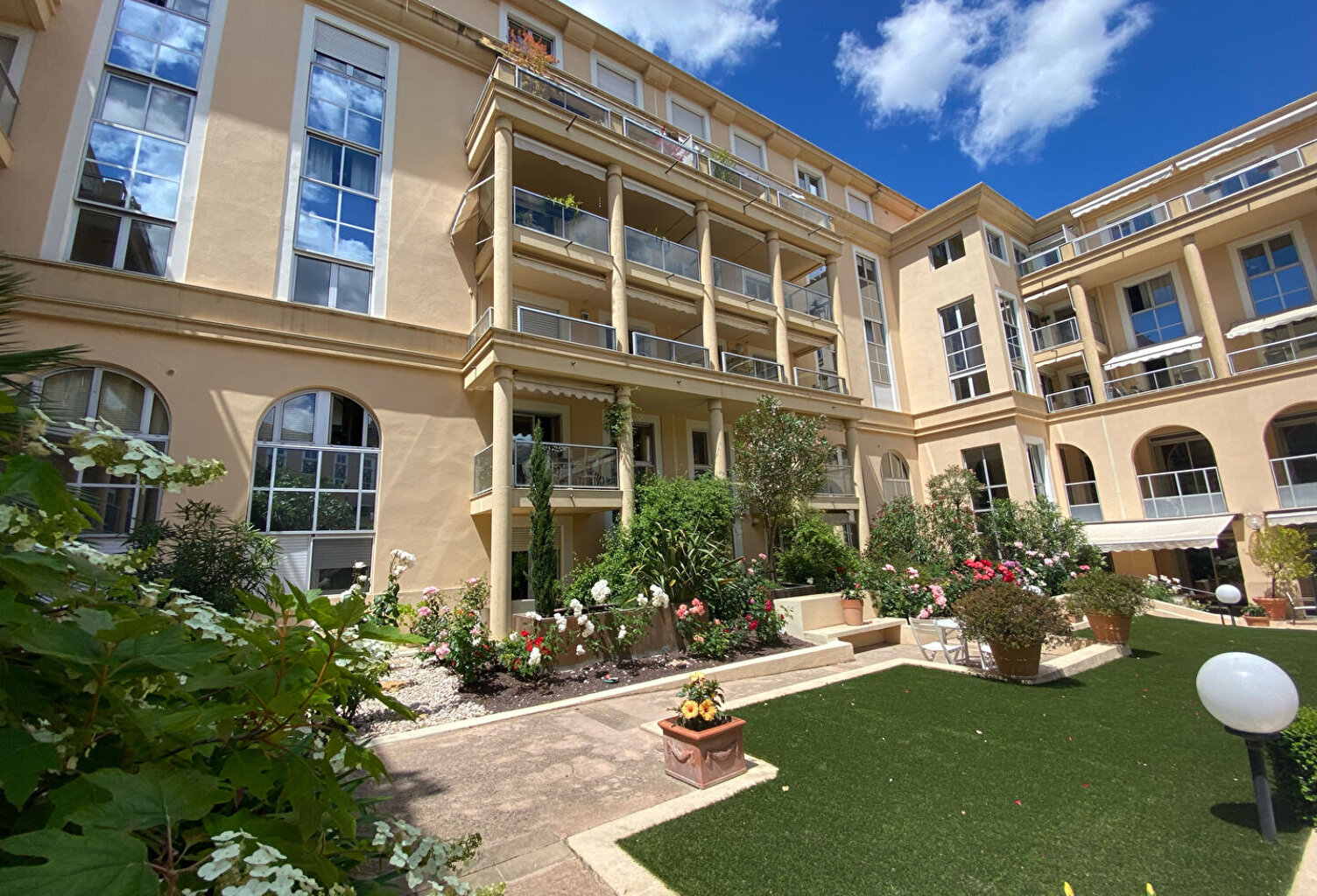 AIX EN PROVENCE RESIDENCE SENIORS APPARTEMENT T2 — photo 1