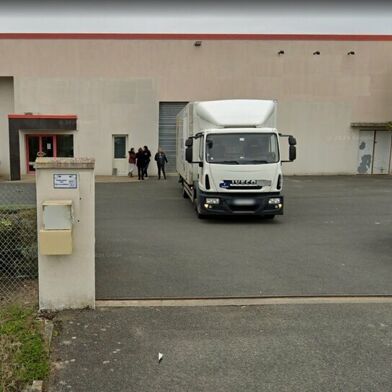 Commerce  700000 €