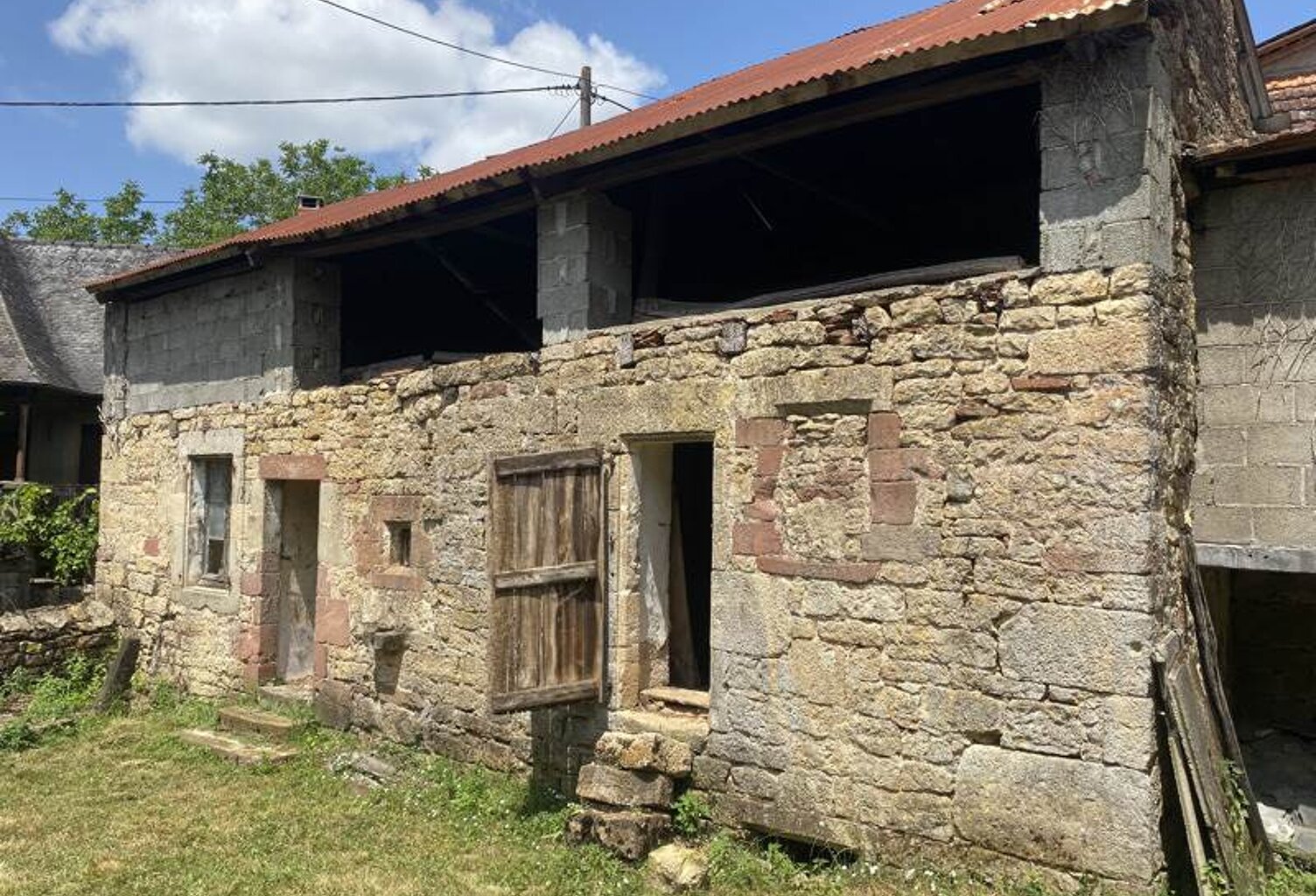 Maison en pierre de 2 pièces principales — photo 1