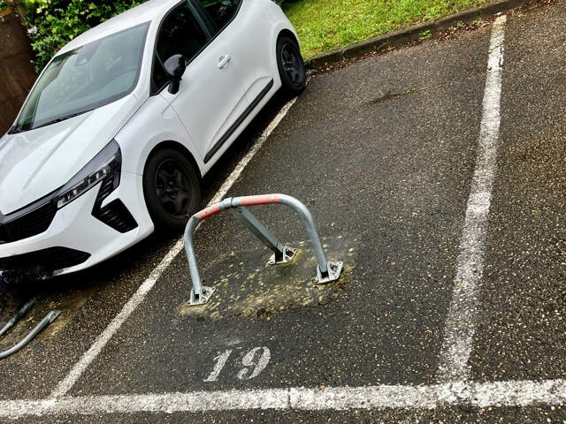 Place de parking dans résidence fermé en centre-ville — photo du bien