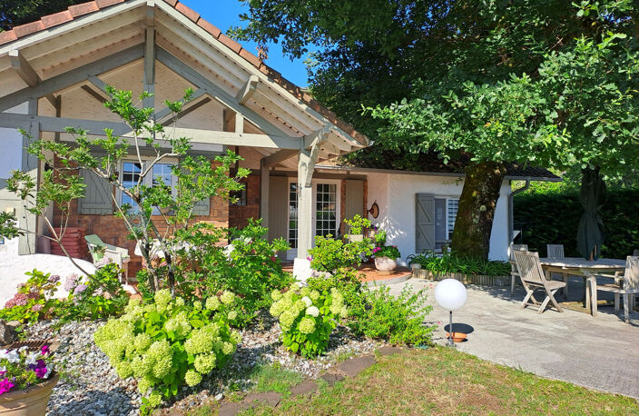A Saint-Vincent-De-Tyrosse : Maison de charme et caractère rénovée avec goût de 145m2 — photo 2