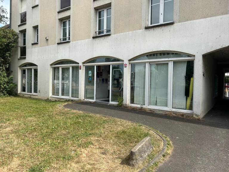 Bien Commercial À Louer — photo 1