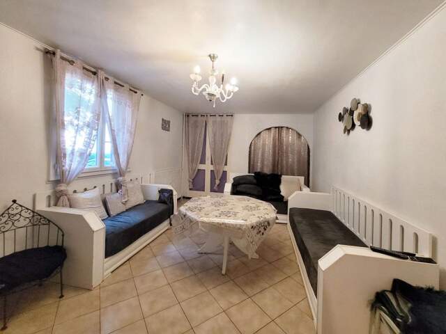 Appartement À Vendre — photo du bien