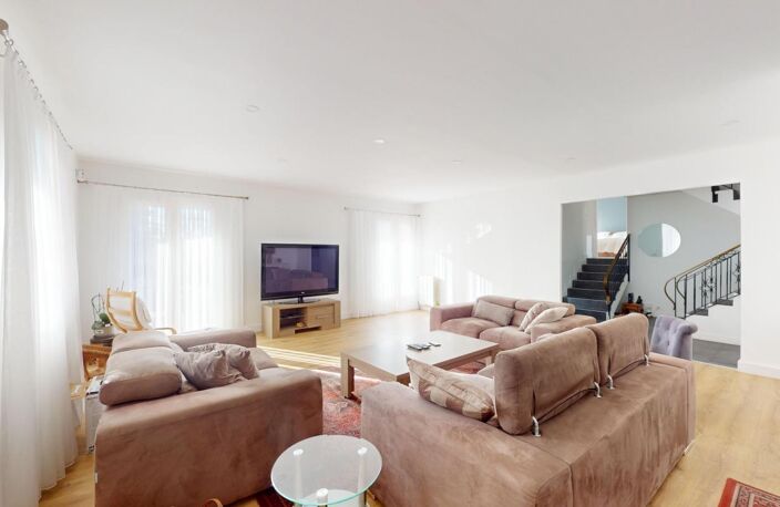 EXCLUSIVITE - MAISON T5 à SAINT-JEAN avec GARAGE/SOUS-SOL, PISCINE, TERRASSE, JARDIN — photo 2
