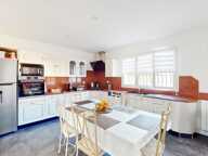 EXCLUSIVITE - MAISON T5 à SAINT-JEAN avec GARAGE/SOUS-SOL, PISCINE, TERRASSE, JARDIN — photo 4