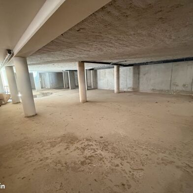 Commerce  273750 €