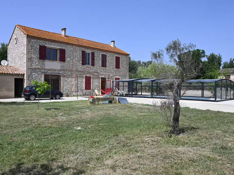 ARLES : Magnifique mas en pierre rénové de 185 m² avec dépendances, piscine et prestations haut de gamme — photo 1