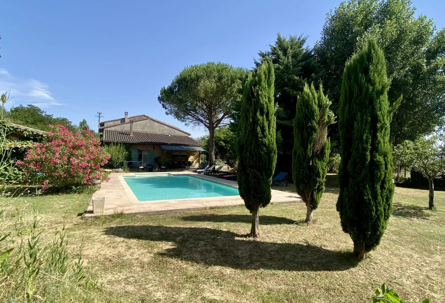 Villefranche, bâtisse de caractère avec chambres d'hôtes, dépendances, jardin et piscine — photo 1