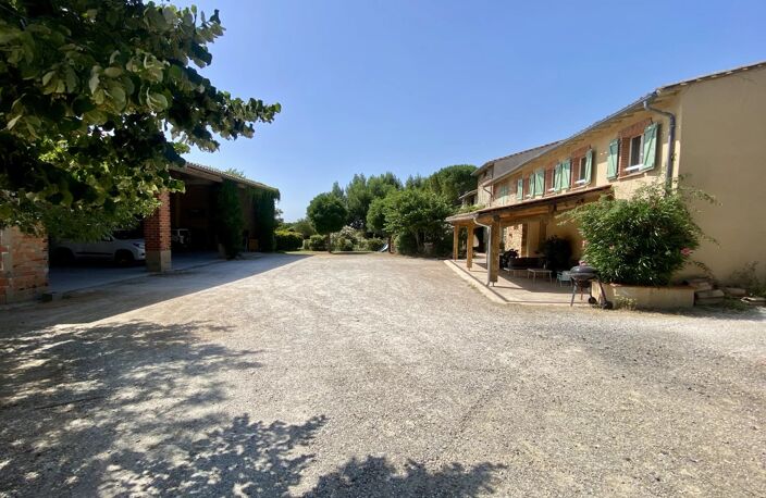 Villefranche, bâtisse de caractère avec chambres d'hôtes, dépendances, jardin et piscine — photo 5