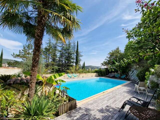 Villa de 8 pièces principales — photo du bien