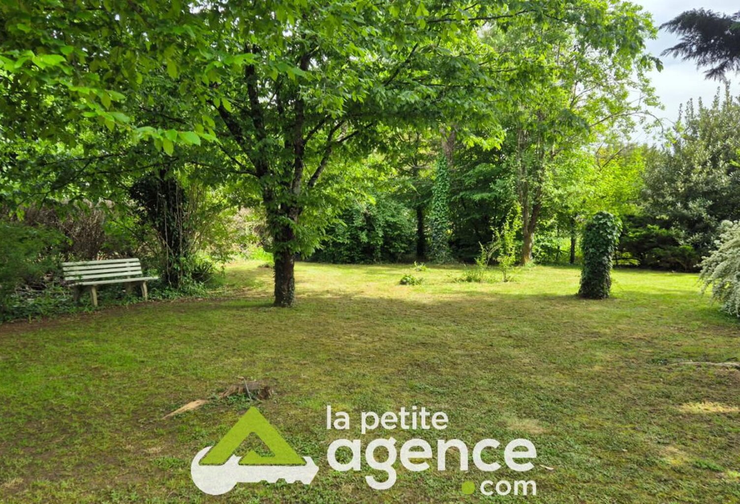 Très beau terrain de loisirs clôturé et arboré d'une superfi — photo 1