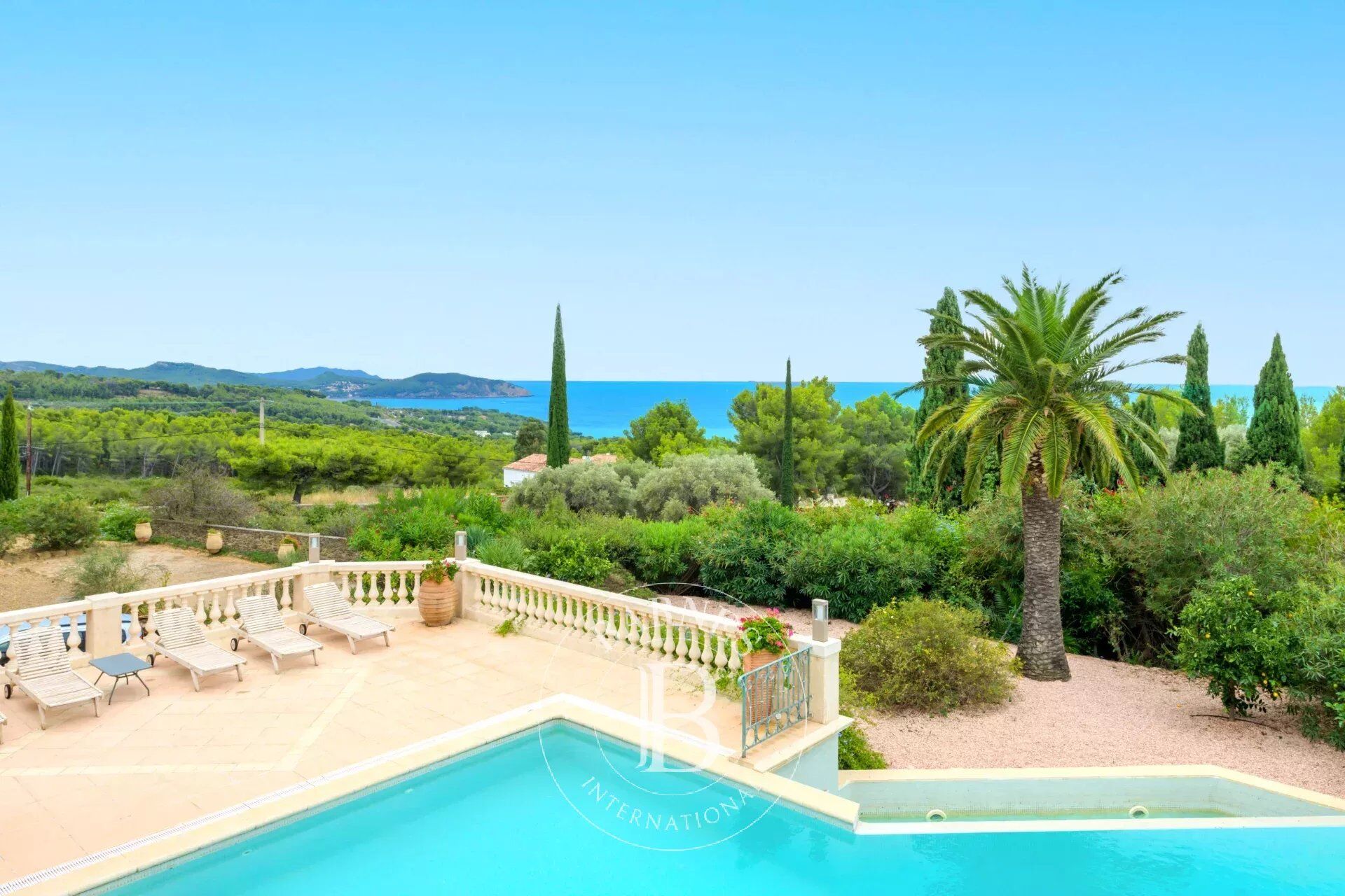 Propri&eacute;t&eacute;  T8 à vendre La Ciotat 13600