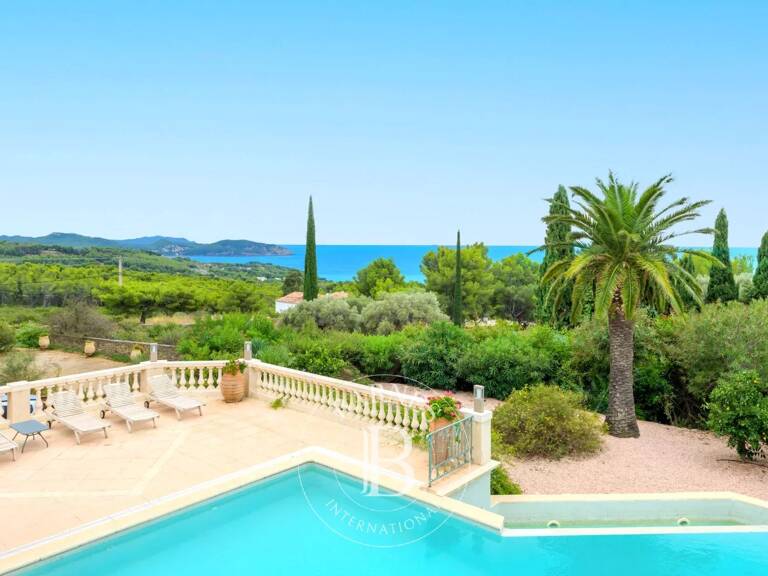 LA CIOTAT - PROPRIÉTÉ À VENDRE - VUE SUR LA MER PANORAMIQUE. — photo 1