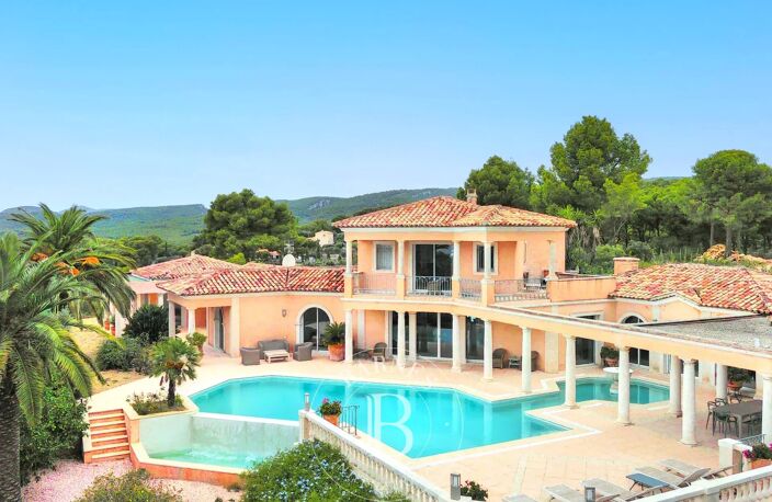 LA CIOTAT - PROPRIÉTÉ À VENDRE - VUE SUR LA MER PANORAMIQUE. — photo 2