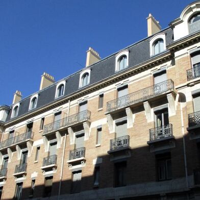 Bureau 9 pièces 266500 €