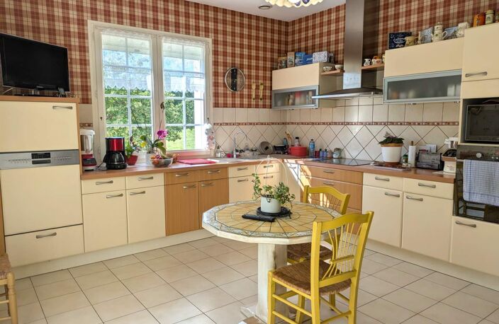 Vente maison 7 pièces 203 m² Sainte-Maure-de-Touraine (37800) — photo 3